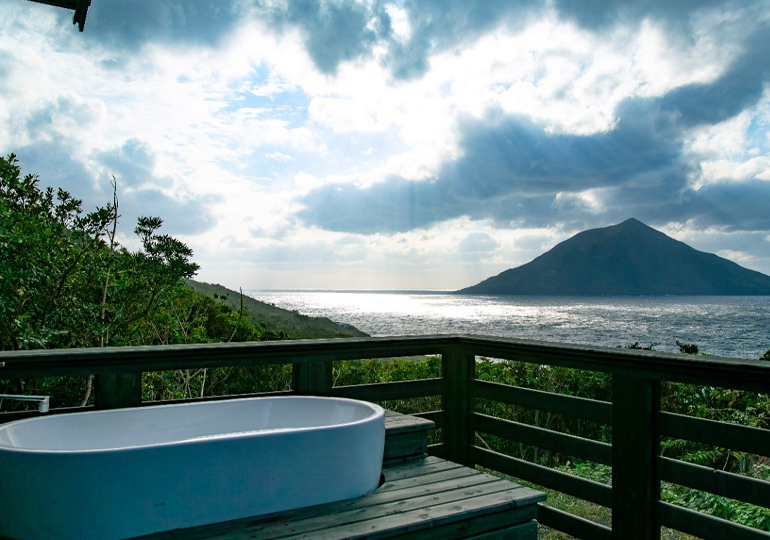 UFOと八丈小島が見える宿